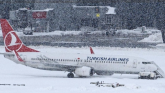 Turska: Snežna oluja otkazala letove, srušio se krov aerodromskog skladišta