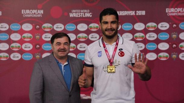 Turski hrvači Demirtas i Akgul osvojili su zlatne medalje na Evropskom prvenstvu u hrvanju koje se održava u ruskom gradu Kaspiysku.