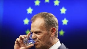 Tusk: EU će uzvratiti ako SAD uvedu porez na francusko vino