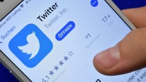 Tviter izbrisao više od 8.500 „bot” naloga koji su promovisali Vučića i SNS