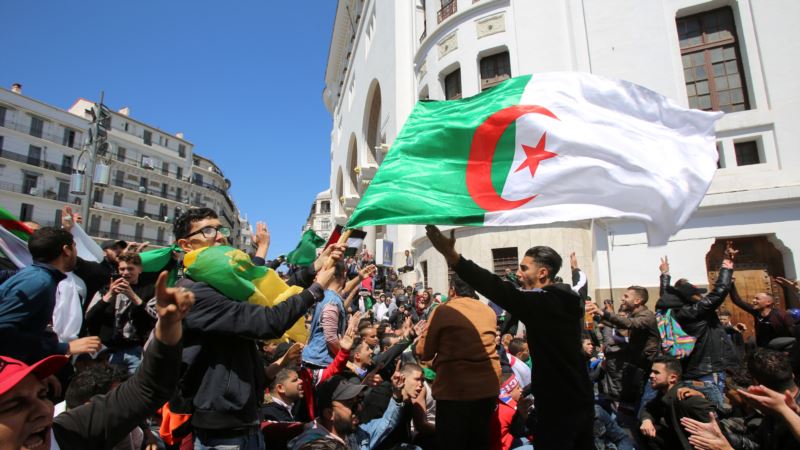 U Alžiru pet kandidata za predsjedničke izbore u decembru