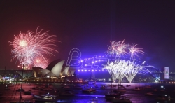 Gradjani širom sveta dočekuju Novu godinu uz vatromet, zdravice i molitve