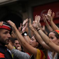U Barseloni i dalje NAPETO: Na ulicama 300.000 ljudi, ceo grad je BLOKIRAN (FOTO/VIDEO)