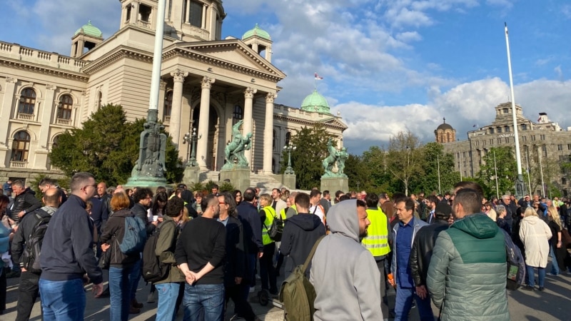 Hiljade ljudi učestvovalo u šetnji protiv nasilja u Beogradu i Novom Sadu
