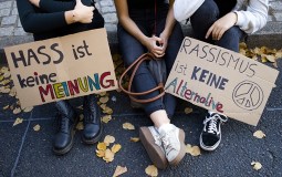 
					U Berlinu masovan protest protiv rasizma 
					
									