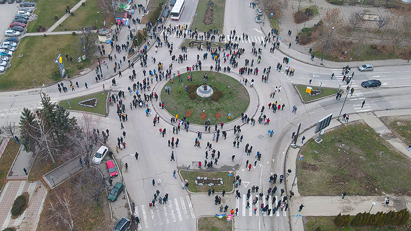 U Boru održan protest, blokiran kružni tok na „četvrtom kilometru“ [FOTO]