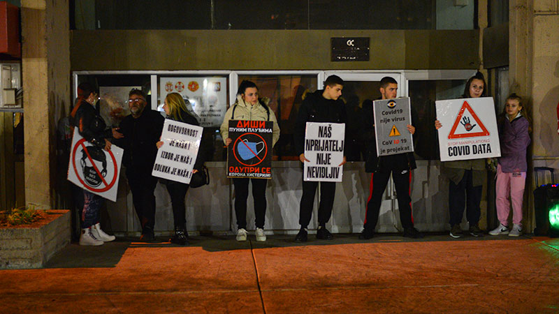 U Boru održan protest protiv antiepidemijskih mera i obaveze nošenja maski