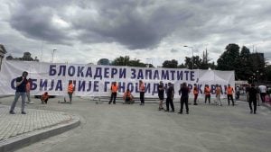U „Ćacilendu“ Vulin i novi transparent s porukom studentima u blokadama: Blokaderi, Srbija nije genocidna država (FOTO)