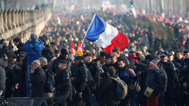 U Francuskoj 249.000 ljudi protestuje zbog reforme penzija 