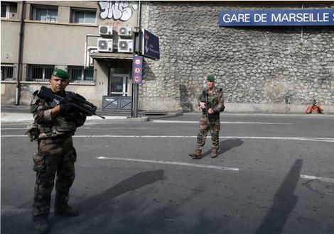 U Francuskoj uhapšeno 10 osumnjičenih za planiranje napada na političare i džamije