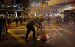 
					U Hongkongu pred sudom 23 osobe koje su optužene za nerede 
					
									