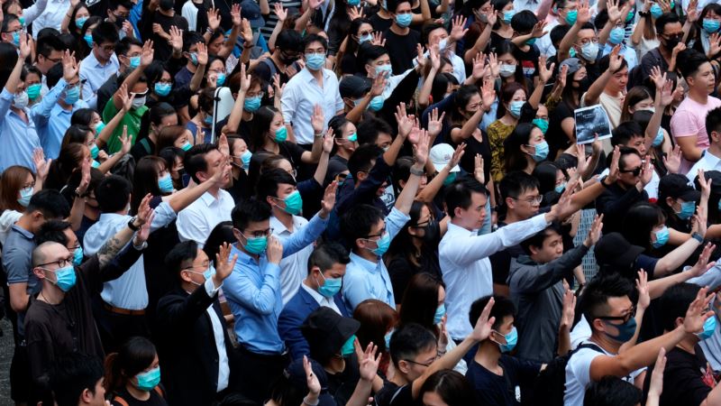 U Hongkongu protest ispred škole ranjenog demonstranta