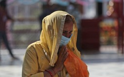 
					U Indiji preko 7,8 miliona zaraženih koronavirusom 
					
									