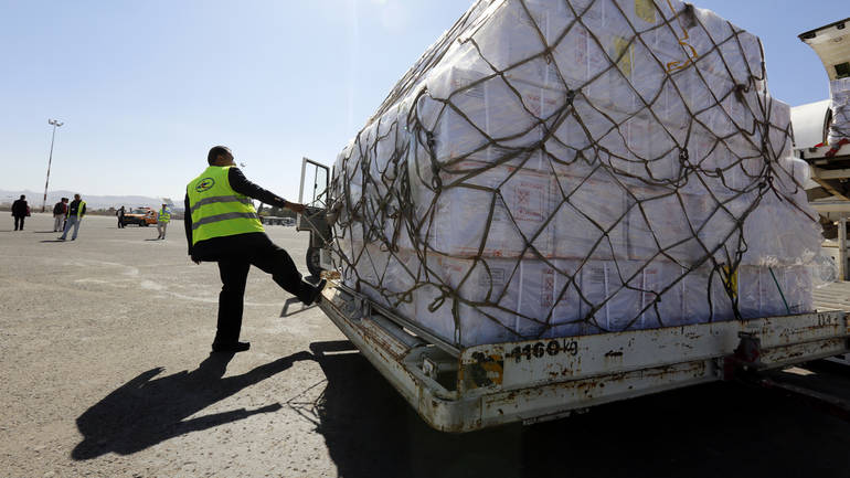 U Jemen stigao brod s kranovima za dostavu pomoći