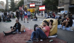 U Libanu posle ljudskog lanca demonstranti vozilima hermetički zatvaraju saobraćajnice
