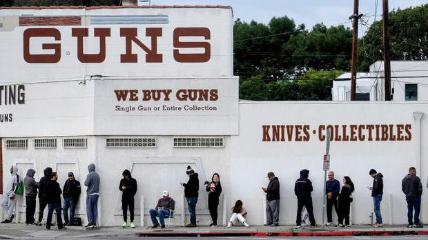 U Los Anđelesu prodavnice oružja u istoj grupi kao i apoteke i prodavnice hrane