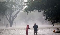 U Majamiju poplave i srušeni kranovi zbog uragana Irme