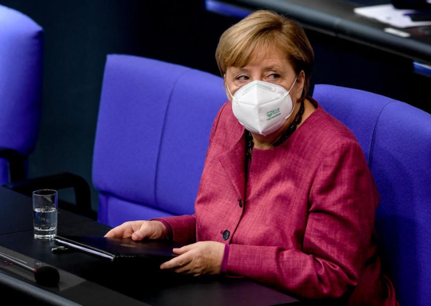 U NEMAČKOJ SKORO 17.000 NOVOZARAŽENIH KORONOM! Merkelova poručila: Vakcina najpre korisnicima i osoblju domova za stare
