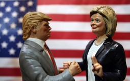 
					U Njujorku postavljena toples statua Hilari Klinton 
					
									