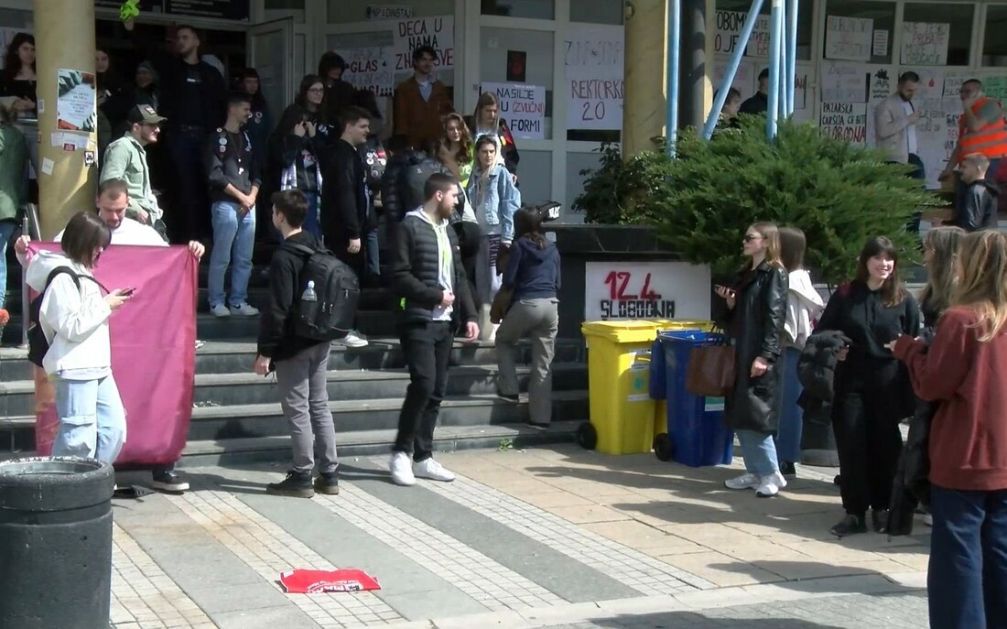 U Novom Pazaru policija sprečila blokadu ulaza u zgradu suda