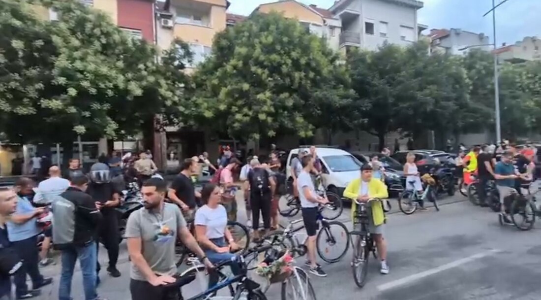 U Novom Sadu zborovi građana protestovali ispred zgrade u kojoj navodno živi gradonačelnik