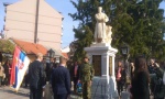 U POŽAREVCU OBELEŽEN DAN PRIMIRJA: Venci i cveće na Spomenik srpskom vojniku (FOTO)