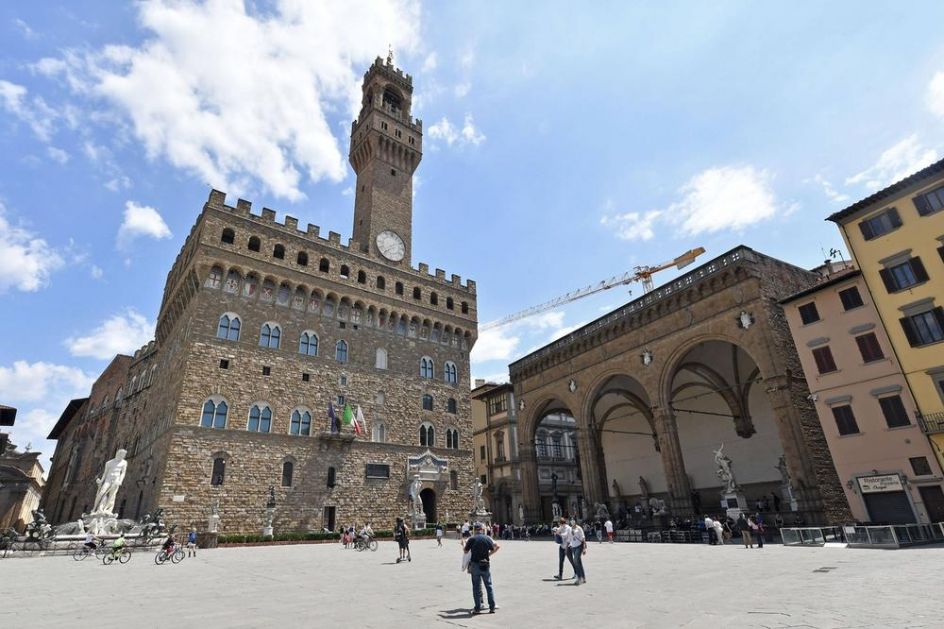 U PRESTONICI RENESANSE OPORAVAK UZ UMETNOST Turisti stigli u Firencu posle 3 meseca blokade, muzeji otvorili svoja vrata
