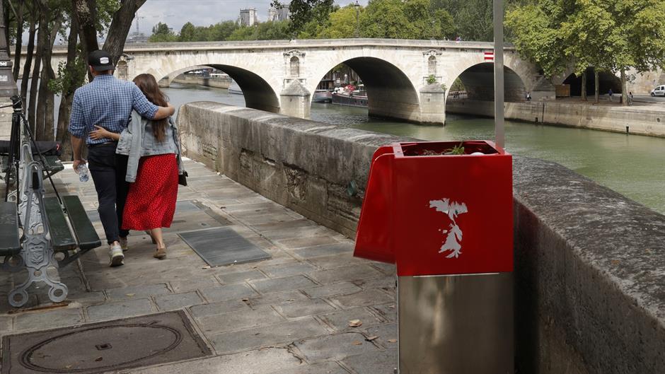 U Parizu postavljeni ekološki pisoari sa žardinjerama
