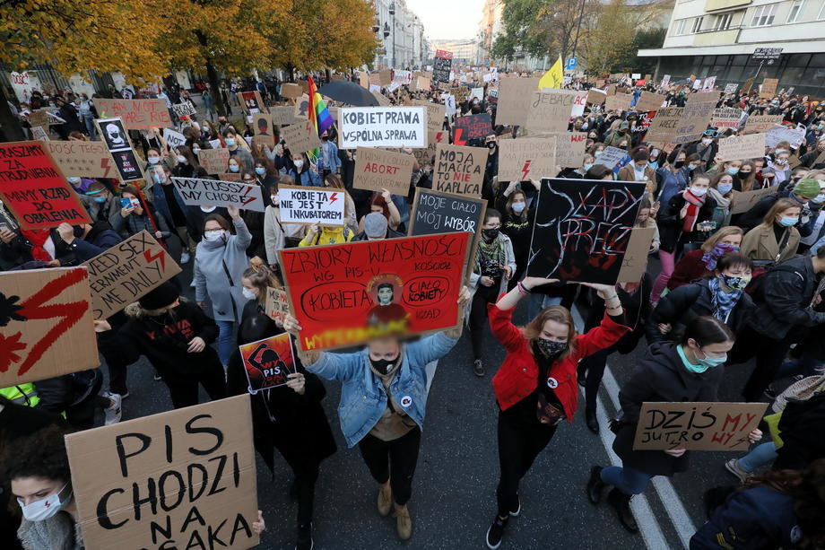 U Poljskoj veliki protest protiv zakona o zabrani abortusa