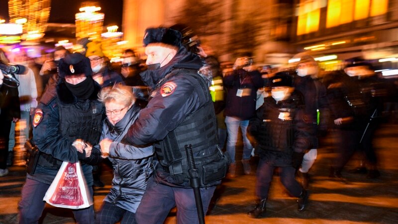 U Rusiji uhapšeno preko hiljadu  antiratnih demonstranata