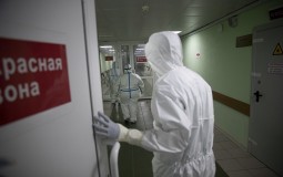 
					U Rusiji po zvaničnim podacima umrlo 100 lekara, njihove kolege sumnjaju da ih je više 
					
									