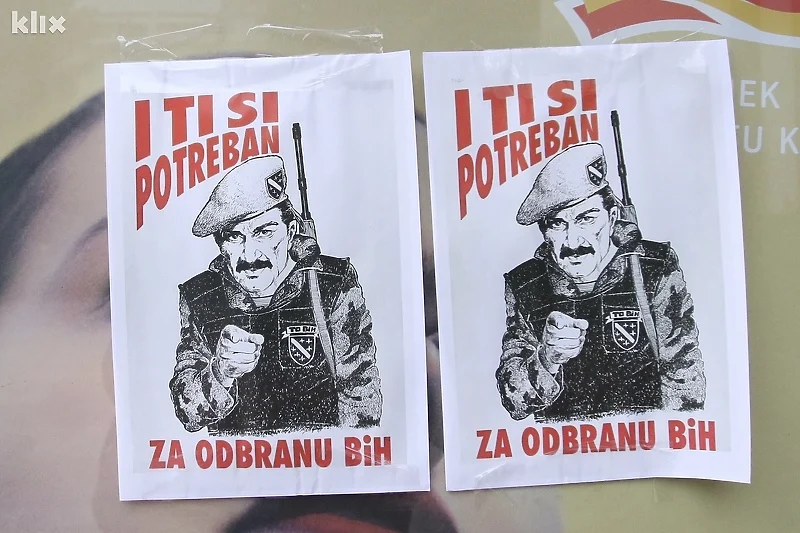 U Sarajevu polijepljeni plakati s natpisom “I ti si potreban za odbranu BiH”