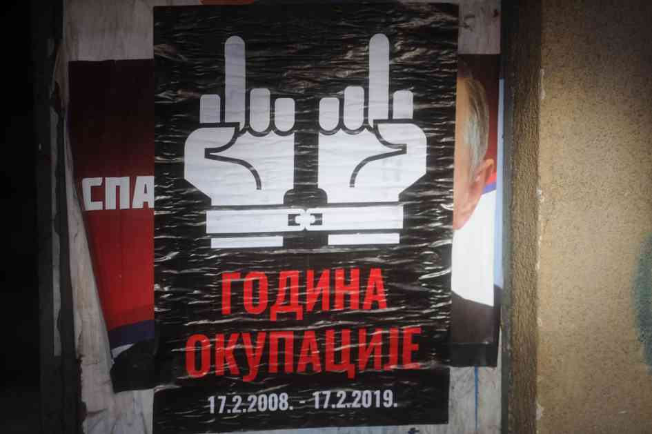 U Severnoj Mitrovici plakati 11 godina okupacije