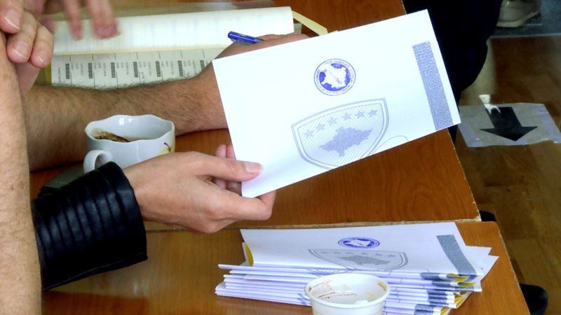 U Severnoj Mitrovici privedena dva člana biračkog odbora
