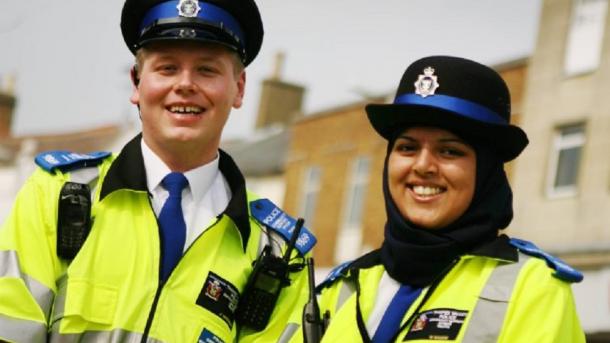 U Škotskoj marama prihvaćena kao sastavni dio policijske službene uniforme