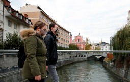 
					U Sloveniji čak 1.503 novozaraženih, osam umrlo 
					
									