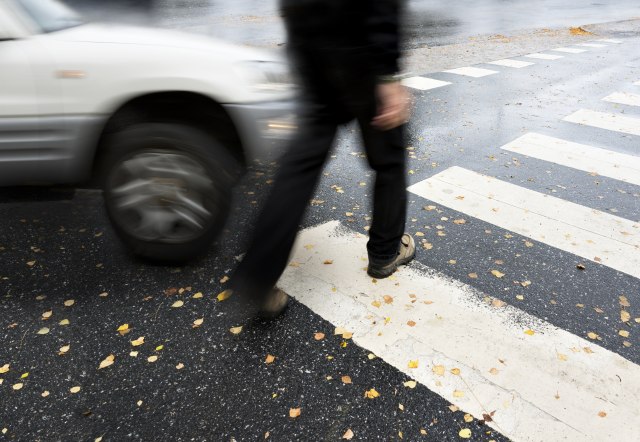 U Srbiji mesečno strada prosečno 12 pešaka – ko je kriv? VIDEO