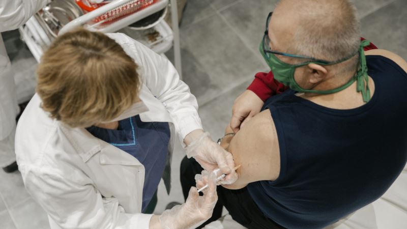 U Srbiji preminulo još 22 ljudi, počela vakcinacija u Kragujevcu i Kruševcu