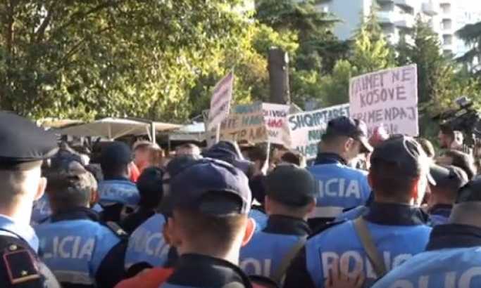 U Tirani demonstracije protiv Vučića i Dodika