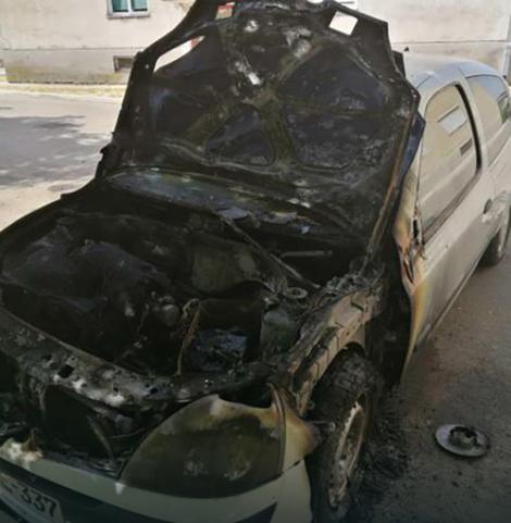 U Trebinju zapalio se automobil na parkingu