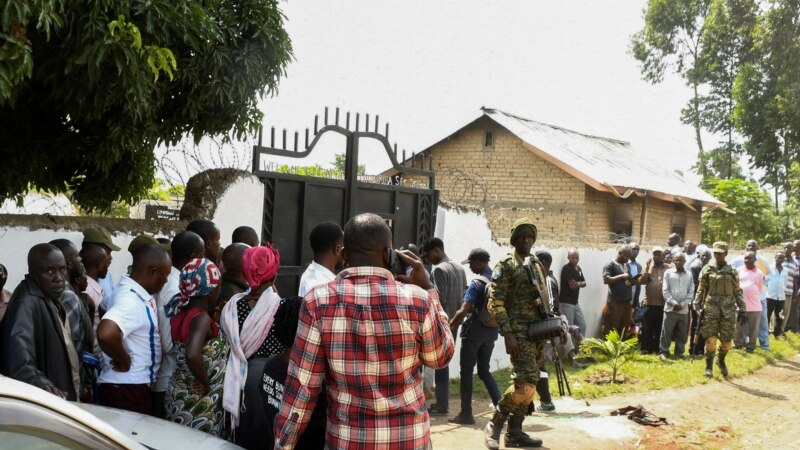 U Ugandi privedeno 20 pobunjeničkih saradnika nakon masakra u školi