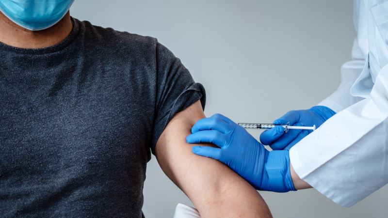 Devedesetogodišnja Britanka prva primila vakcinu protiv COVID-19 