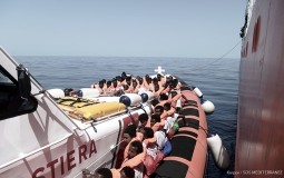 
					U brodolomu kod Libije poginulo pet migranata, 117 spaseno 
					
									