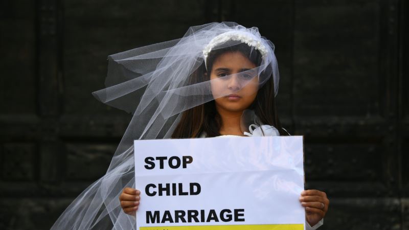 U dečiji brak zbog siromaštva
