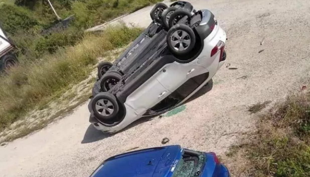 U divljem pohodu taksisti u Grčkoj uništavali i prevrtali vozila Uberovaca