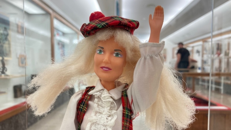 U duhu Barbi manije lutka Lepe Brene u muzeju u Beogradu