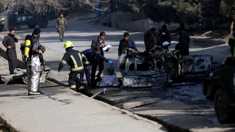 U eksploziji bombe pored puta i vazdušnom udaru u Avganistanu 15 poginulih
