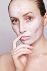 U jesen promenite rutinu nege kože: 3 saveta dermatologa
