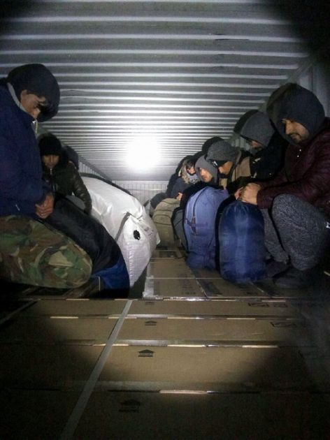 U kamionu blizu Strumice pronađeno 36 migranata, vozač uhapšen