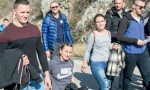 U kolicima prešla 30 kilometara zbog odbrane svetinja: Milica sa hiljadama sugrađana prevalila put od Mrkonjića do Trebinja